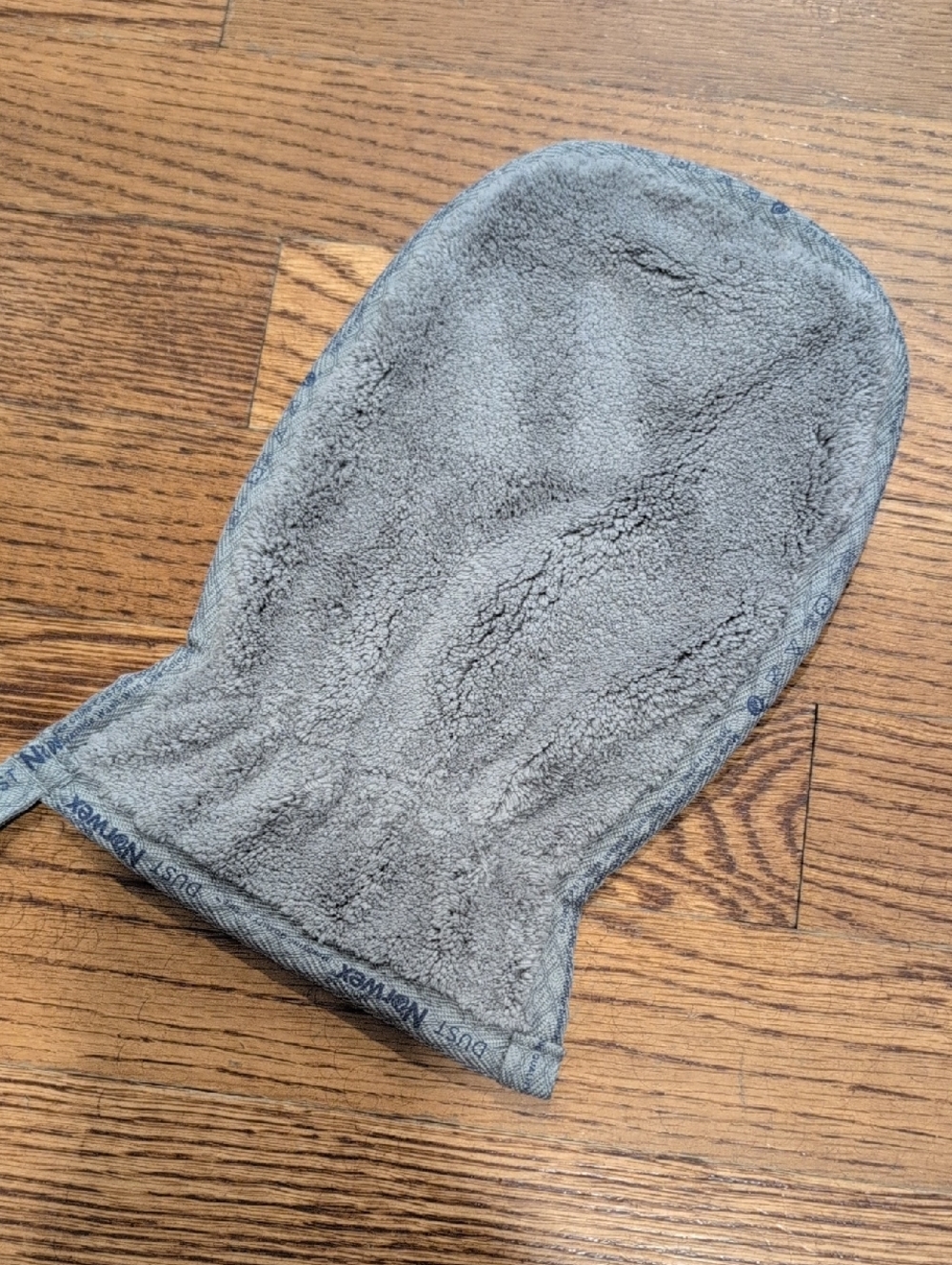 Norwex Dust/Window Mitt